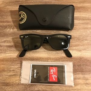 Ray-Ban wayfarer sunglasses